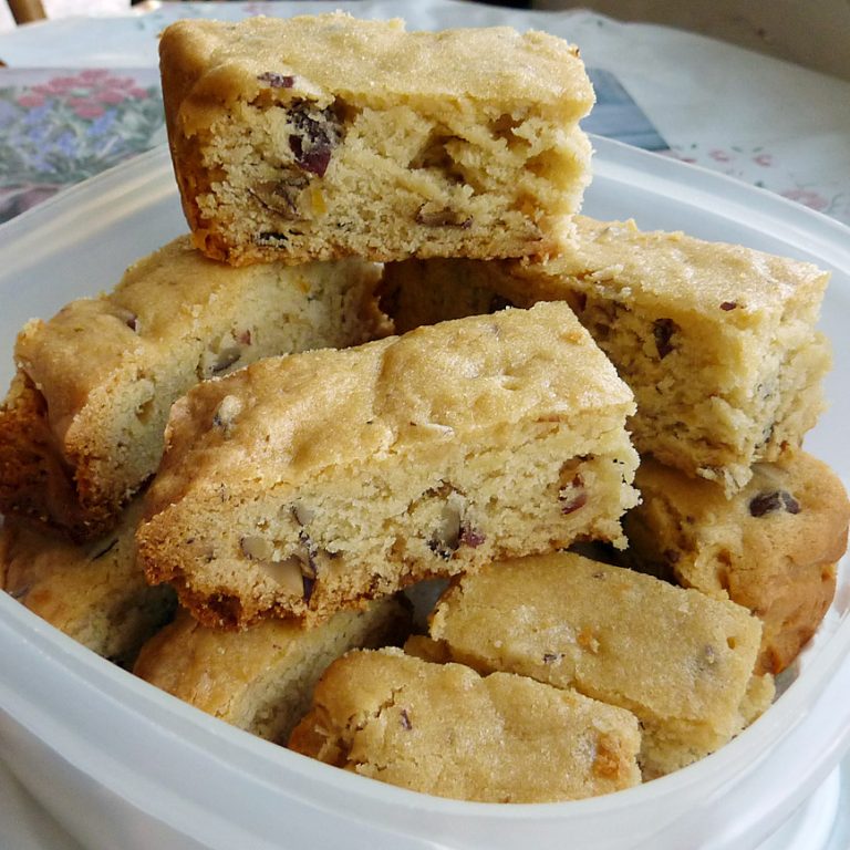 Slow Cooker Lemon and Almond Cookie Cake Recipe